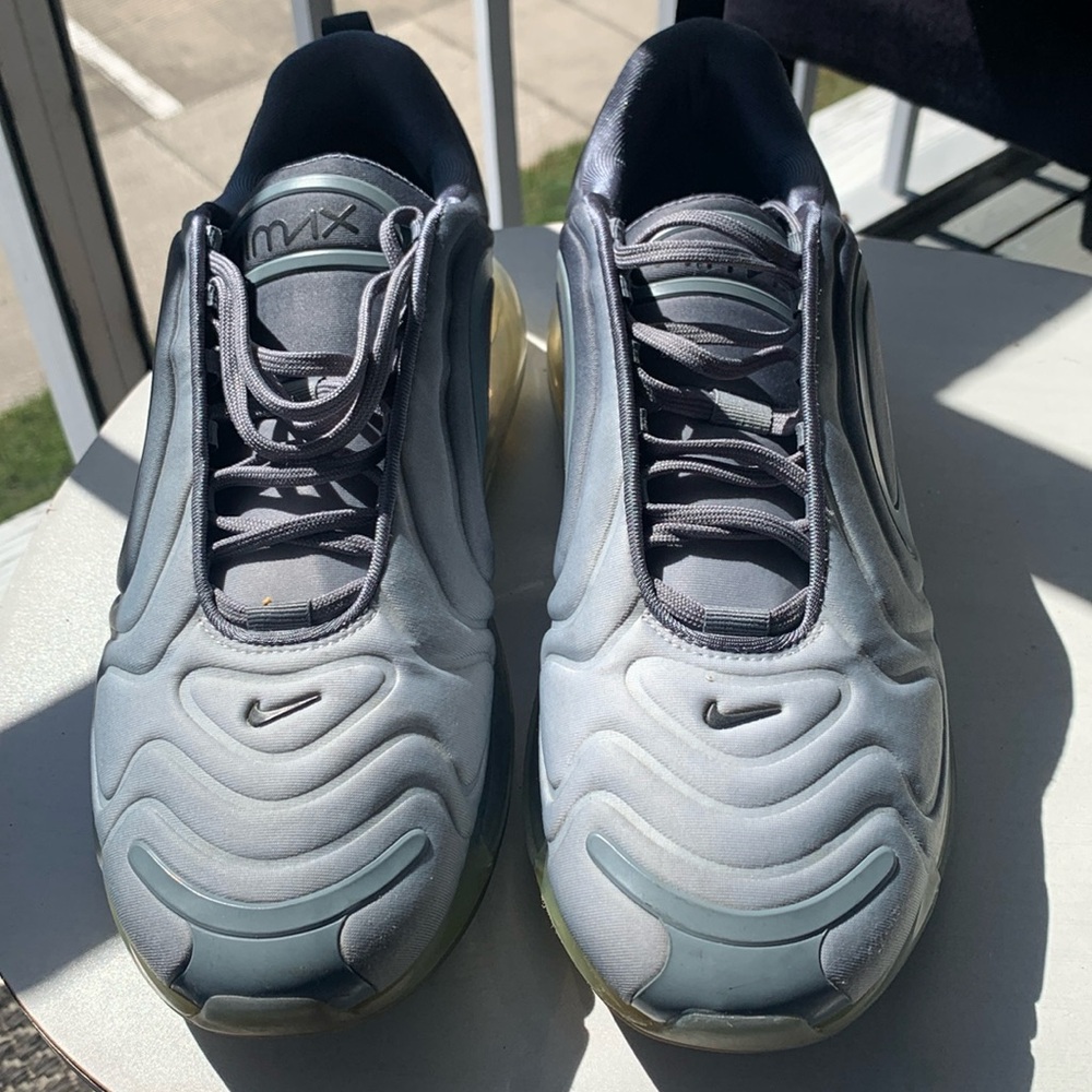 Men’s size 11 Nike air max 720